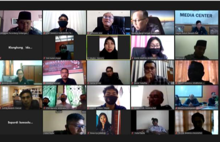 Divisi Hukum Bawaslu Tabanan ikuti zoom meeting