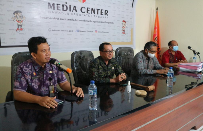 Bawaslu Tabanan Gandeng KPU Tabanan Simulasikan Musyawarah Terbuka Penyelesaian Sengketa.