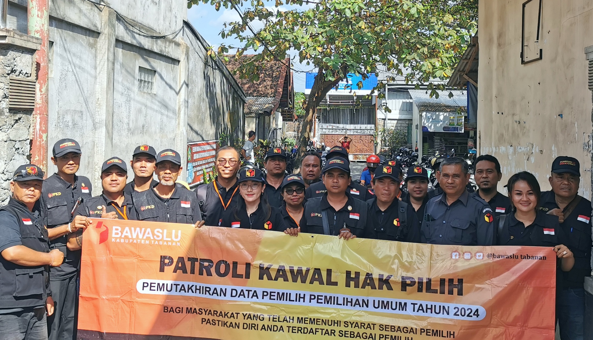 Mengunjungi Pasar Kediri, Bawaslu Tabanan melanjutkan Patroli Kawal Hak Pilih