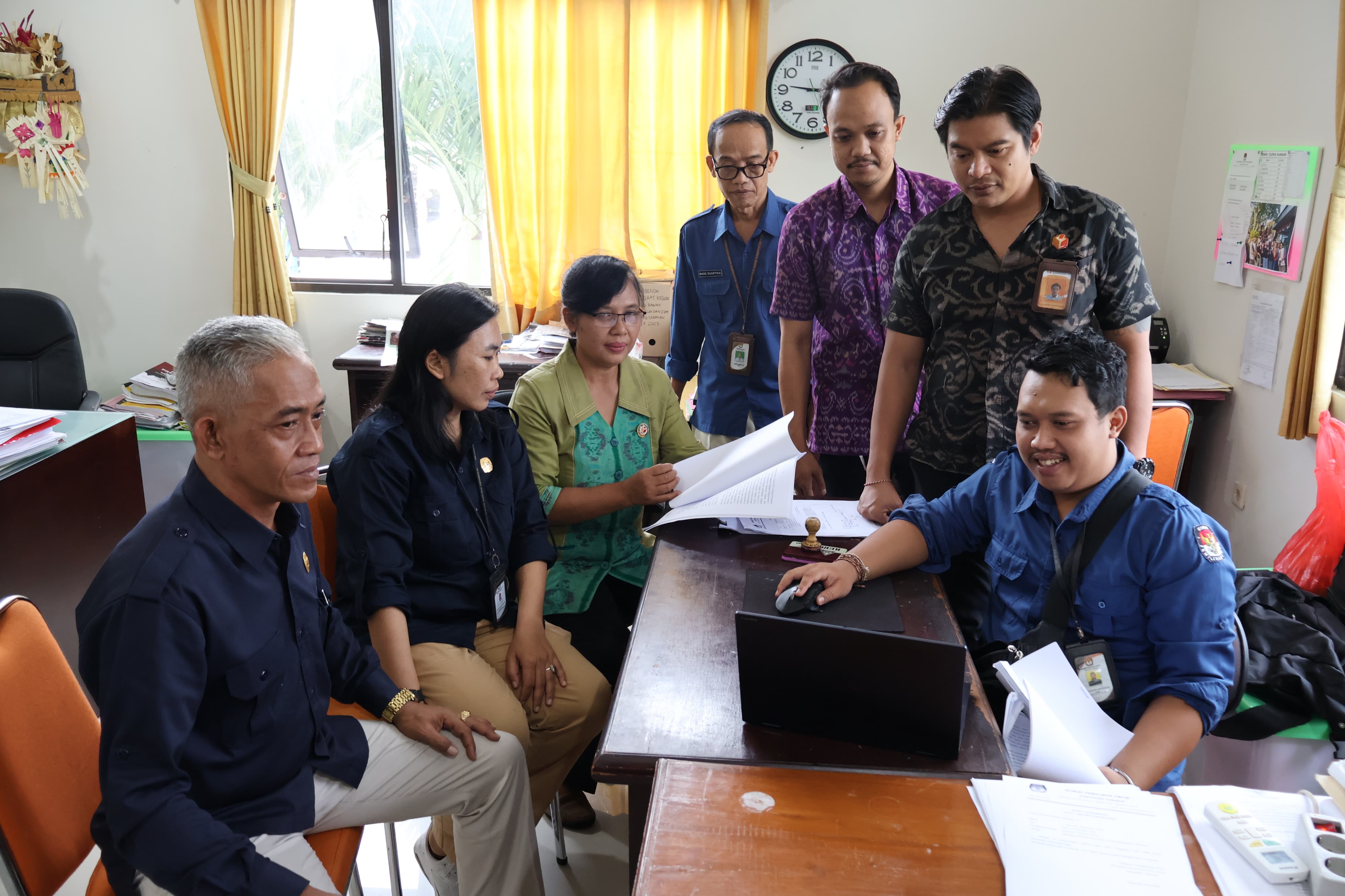 JDIH Bawaslu Tabanan Melaksanakan Studi Banding Ke JDIH KPU Tabanan