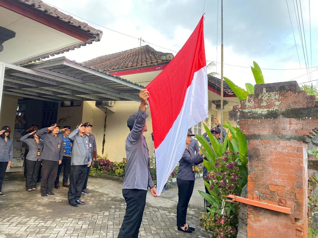 Jadikan Momentum Tingkatkan Kinerja Pengawasan, Bawaslu Tabanan Laksanakan Upacara Peringatan Harlah Pancasila