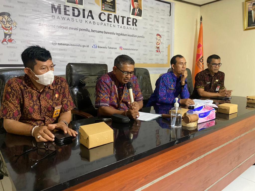 Maksimalkan Kinerja Pelayanan Publik, Bawaslu Tabanan Gelar Rapat Implementasi Reformasi Birokrasi