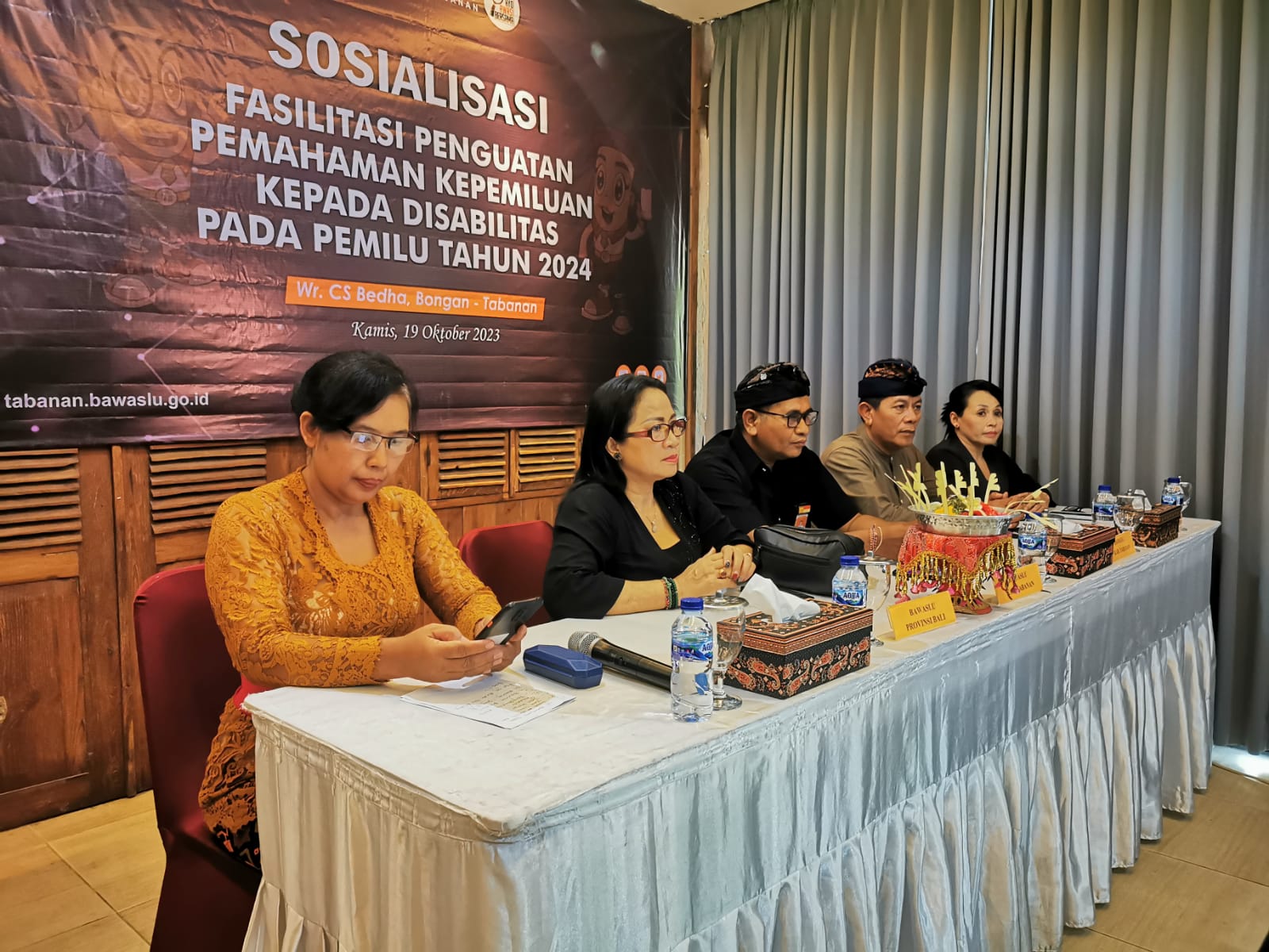  Teman-teman disabilitas juga berhak mendapatkan pendidikan politik khususnya tentang pemilu, karena pemilu adalah milik semua, ujar Made Giriyasa.