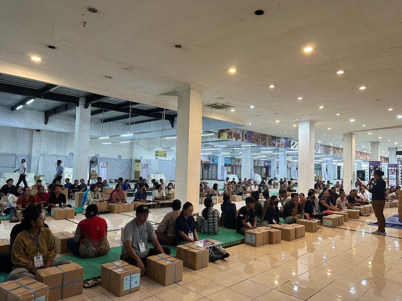 Pelipatan Surat Suara di Gudang Logistik KPU Tabanan, Bawaslu Kabupten Tabanan laksanakan Pengawasan