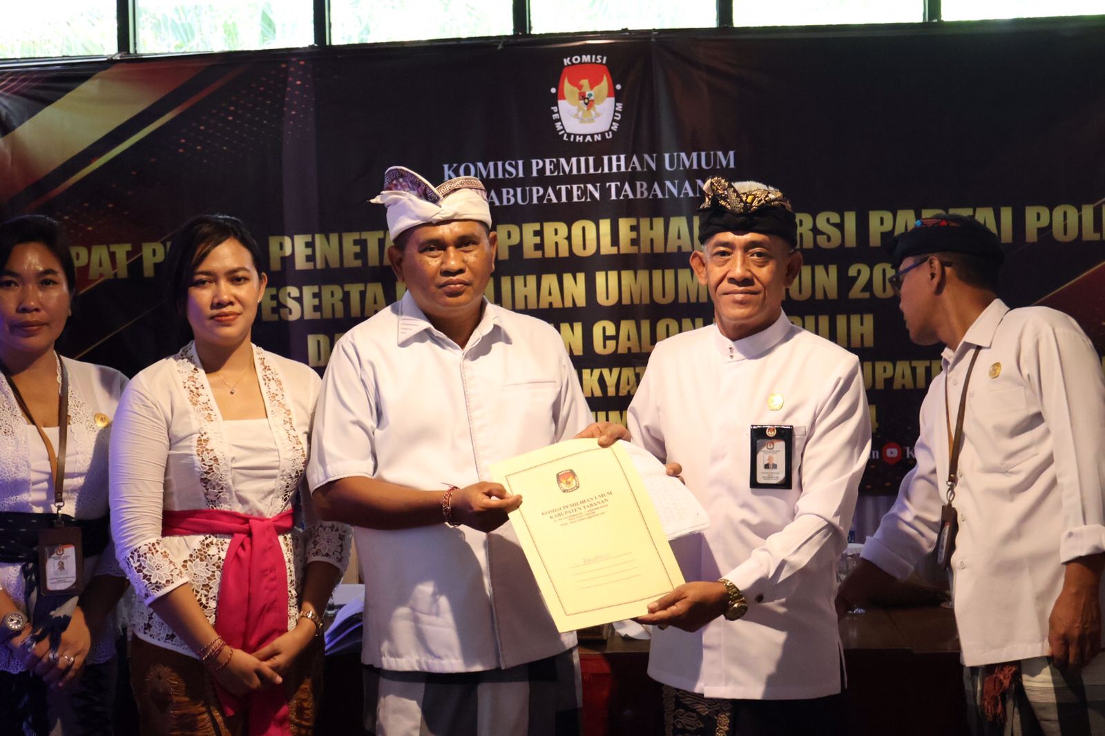 Penetapan Perolehan Kursi dan Penetapan Calon Terpilih Anggota Dewan Perwakilan Rakyat Daerah (DPRD) Kabupaten Tabanan, Ketua Bawaslu Kabupaten Tabanan Hadiri Undangan KPU Kabupaten Tabanan