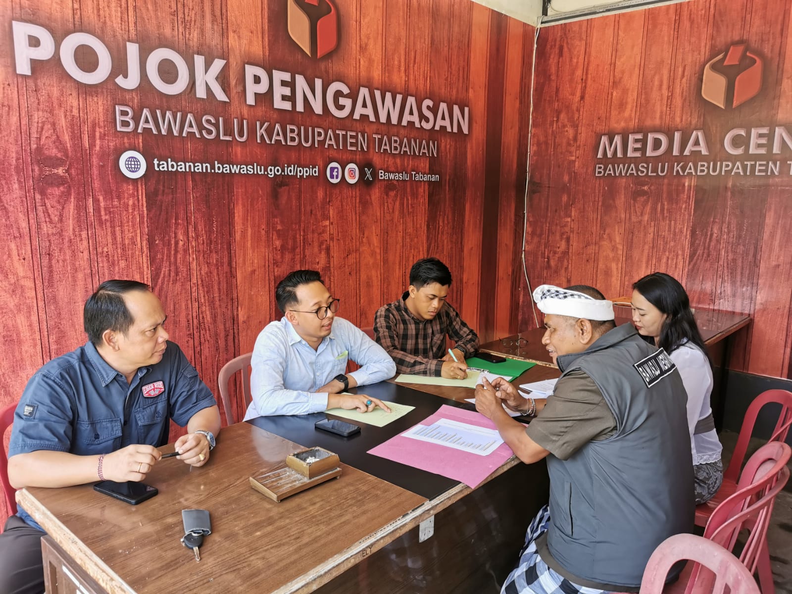 Bawaslu Tabanan bersama Kejaksaan Tinggi Tabanan berdiskusi tentang rekrutmen PTPS