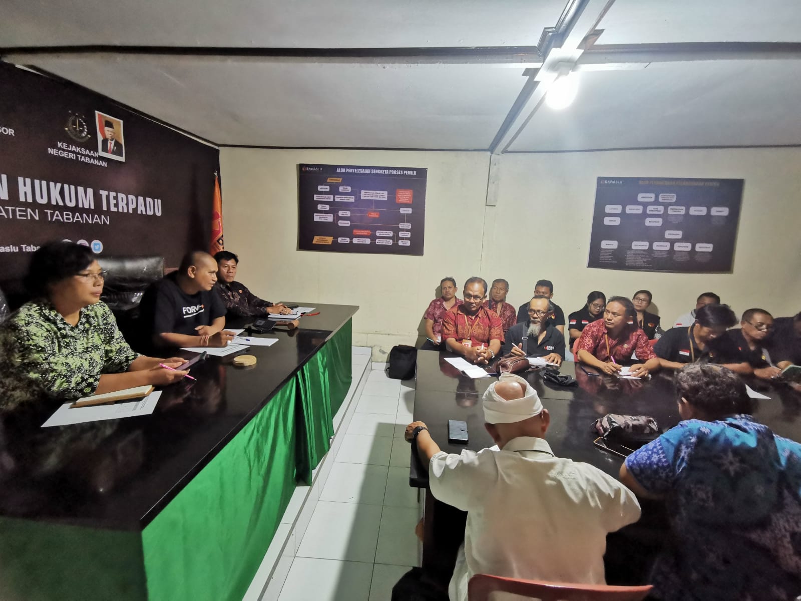 Anggota Panwaslucam se-Kabupaten Tabanan melaksanakan Rapat Koordinasi bersama Bawaslu Kabupten Tabanan