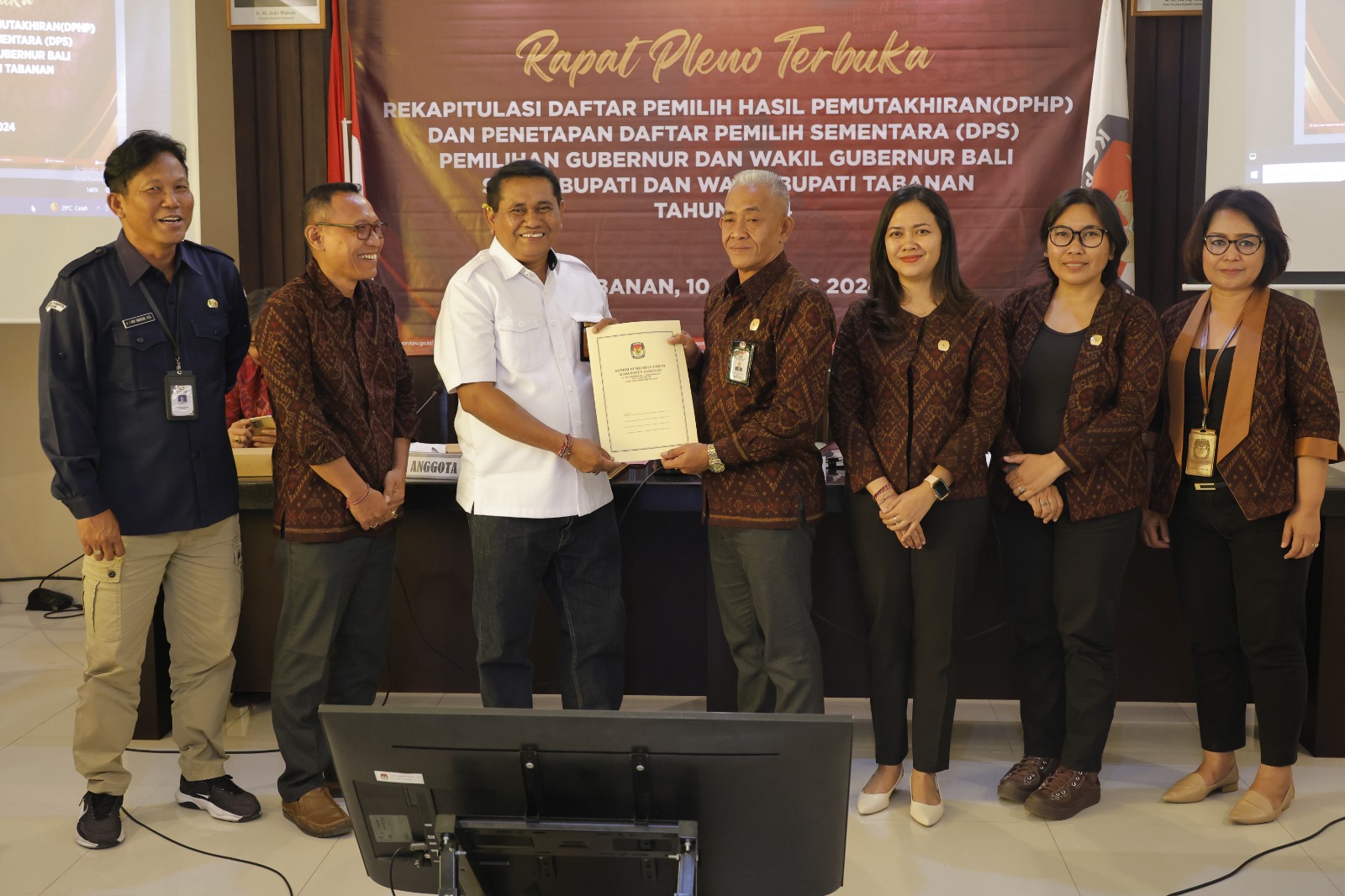 Rapat Pleno DPS, Bawaslu Tabanan Cecar KPU Tabanan Terkait Perubahan Data Rekap