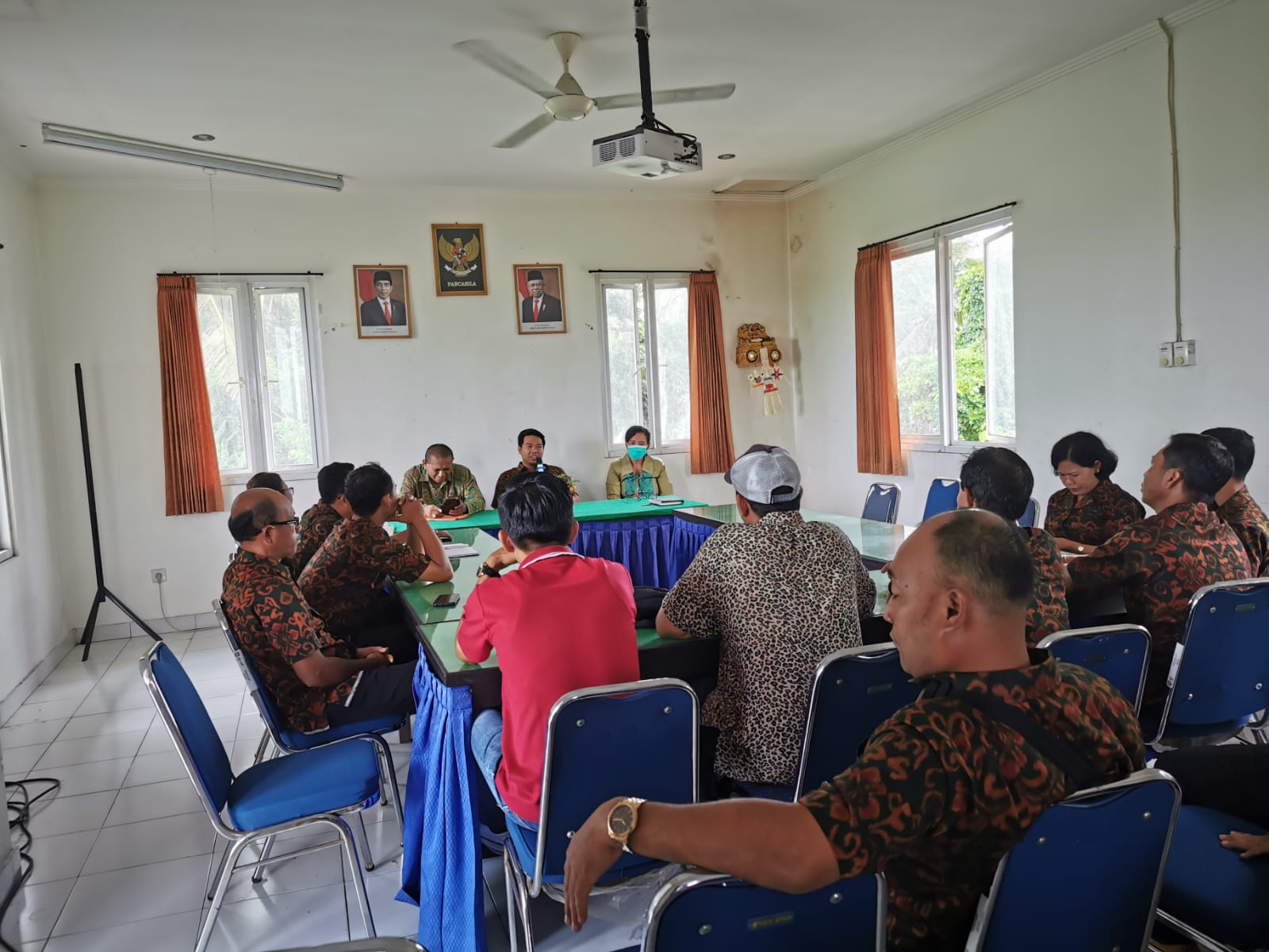 Sosialisasi Netralitas ASN Bawaslu Kabupaten Tabanan hadir ke Kantor Desa Kuwum. 