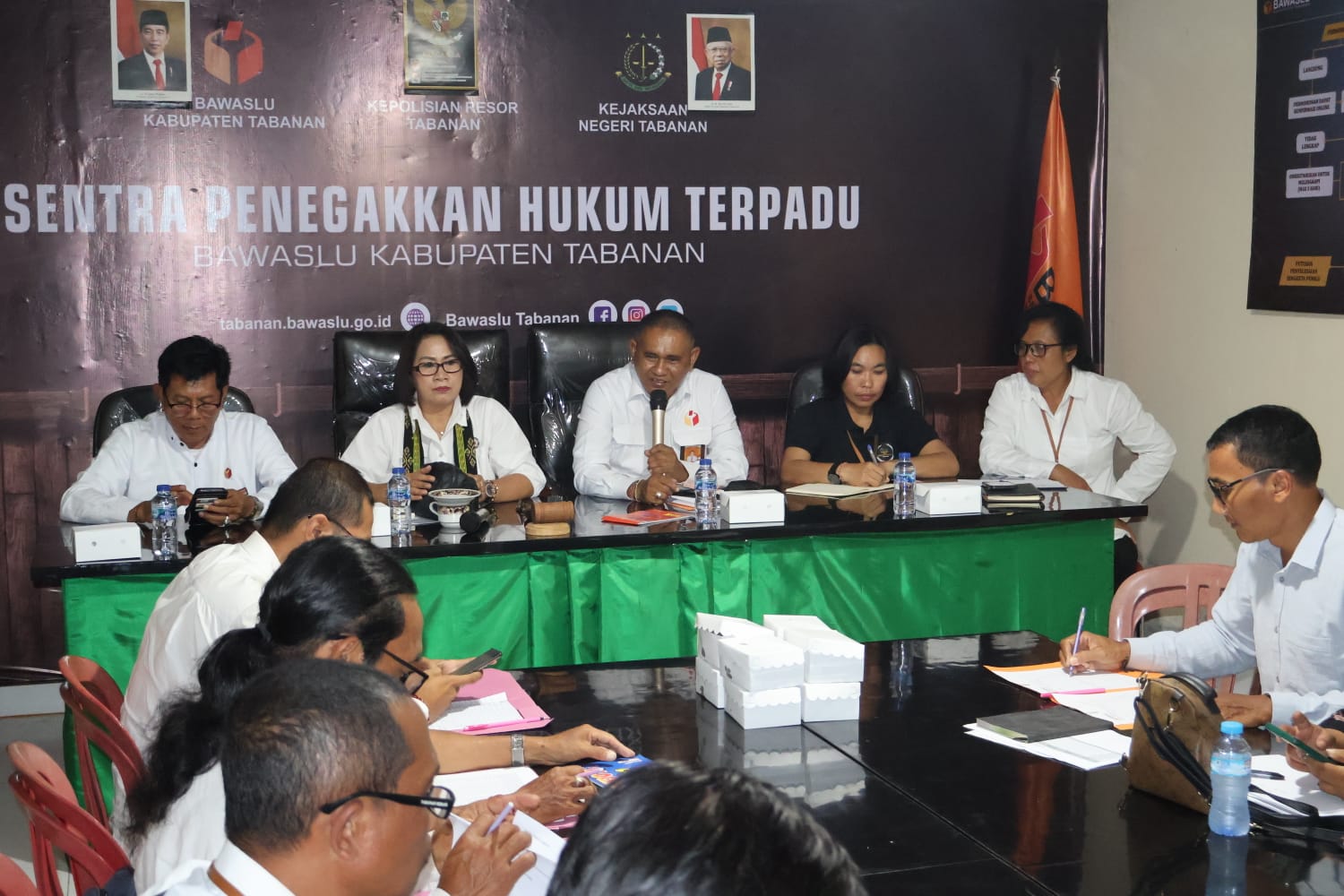 Rapat Evaluasi DPTb Bawaslu Provinsi Bali, Bawaslu Kabupaten Tabanan, bersama Ketua-ketua Panwaslucam se-Kabupaten Tabanan 