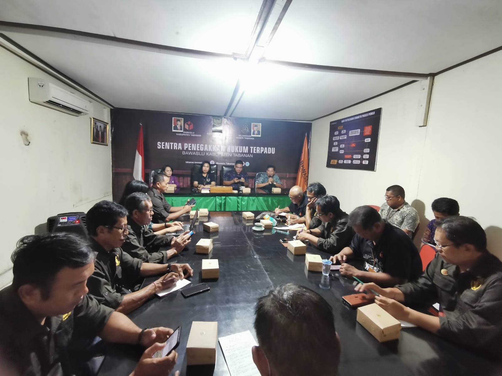 Rapat Koordinasi Penanganan Pelanggaran, Bawaslu Tabanan bersama Panwaslucam se Kabupaten Tabanan 