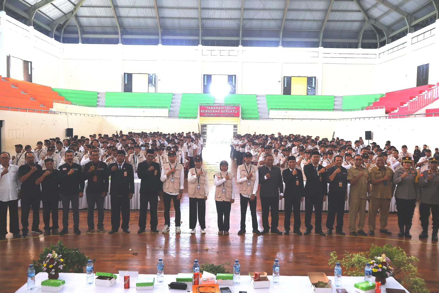 Bawaslu Kabupaten Tabanan dan Panwaslucam se-Kabupaten Tabanan, melantik 1.545 Anggota PTPS. 