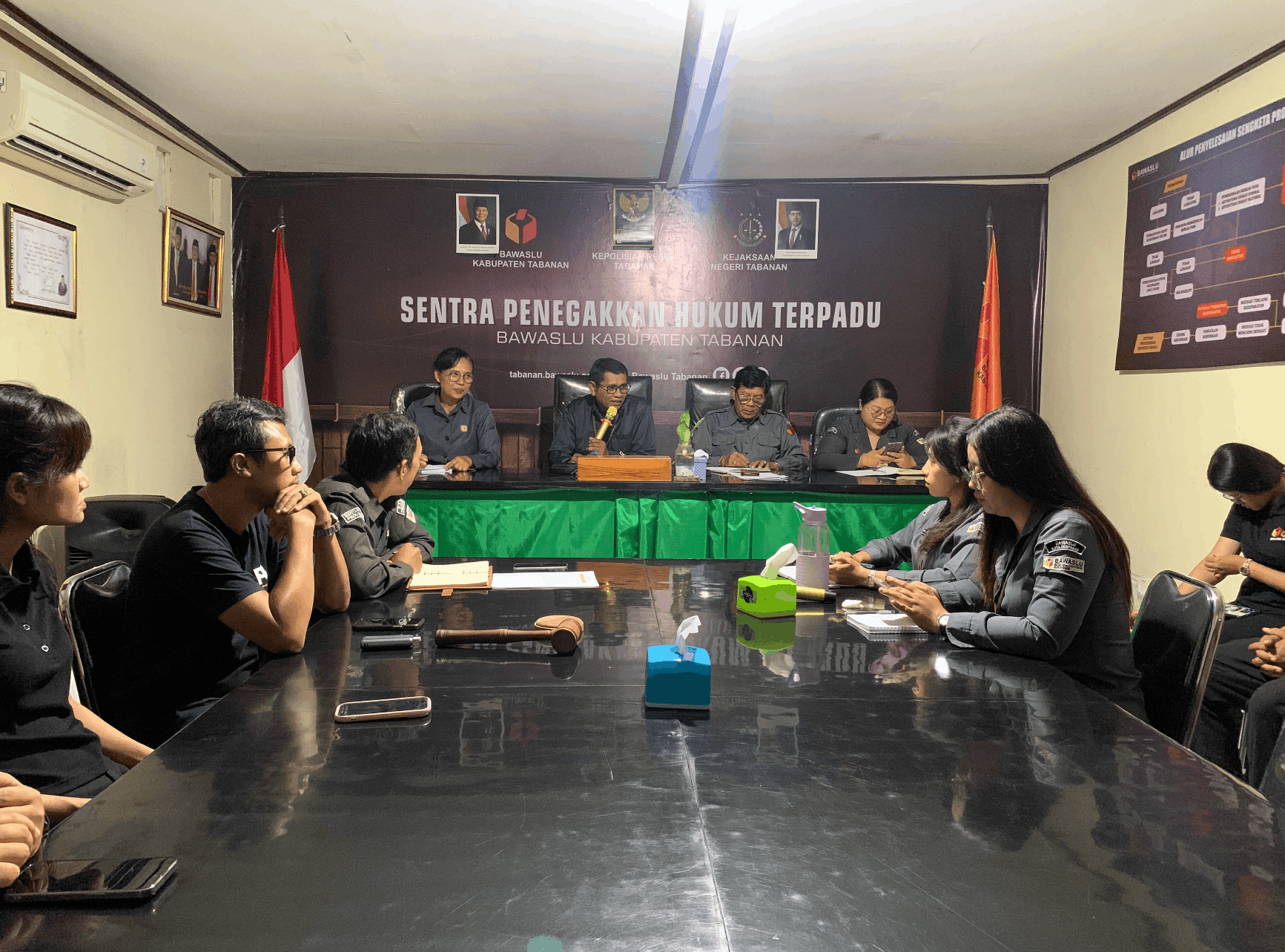 Rangkaian kegiatan apel rutin, rapat pleno, serta rapat koordinasi dan evaluasi pada Senin (15/6/2026).