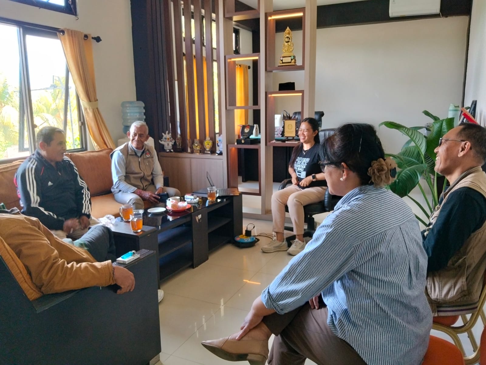 "Kopi Pagi Demokrasi" di Kantor KPU Kabupaten Tabanan, Jumat (24/7/2026).