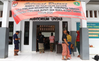 Badan Pengawas Pemilu ( Bawaslu) Kabupaten Tabanan mengawasi proses seleksi tes tertulis anggota lem