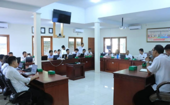 Badan Pengawas Pemilihan Umum (BAWASLU) Provinsi Bali mengadakan rapat untuk membahas pengisian form