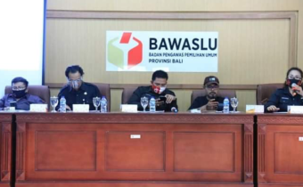 Kordiv Pengawasan Humas dan Hubal Bawaslu Kabupaten Tabanan I Ketut Narta menghadiri  rapat dalam ra