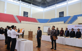 Secara Resmi 133 Pengawas Kelurahan/Desa se-Kabupaten Tabanan dilantik Panwas Kecamatan se-Kabupaten Tabanan di Gor Debes