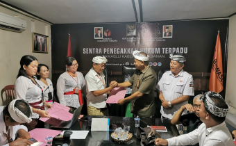 Bawaslu Tabanan bersama Panwaslucam se Kabupaten Tabanan melaksanakan penyerahan  POK